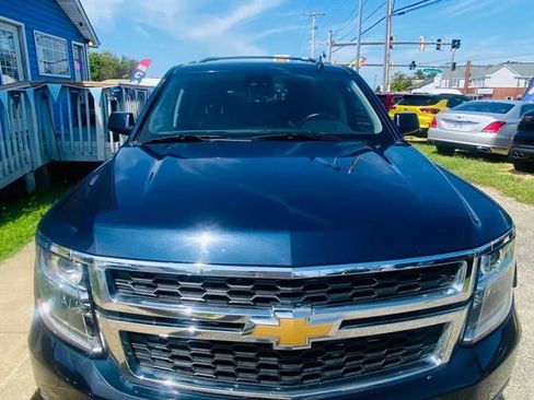 Used 2018 Chevrolet Suburban LT AWD/4WD image 3
