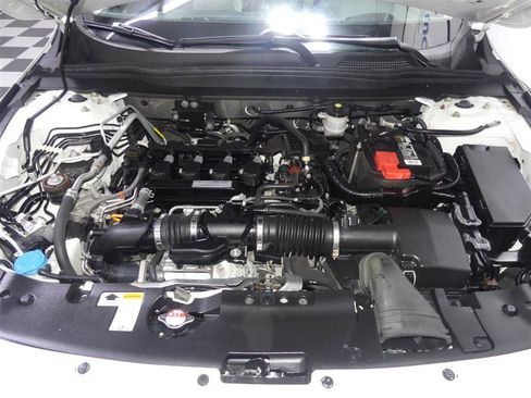 Used 2018 Honda Accord Touring image 11