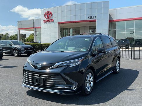 Certified 2023 Toyota Sienna Platinum AWD/4WD image 1