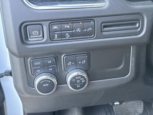 Used 2022 GMC Yukon AT4 image 21