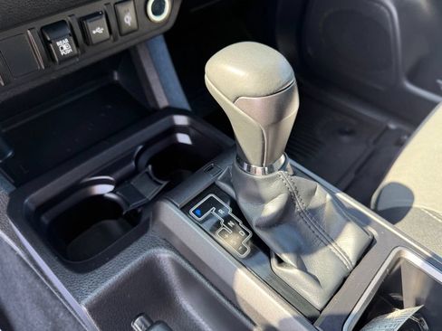 Used 2022 Toyota Tacoma TRD Sport AWD/4WD image 30