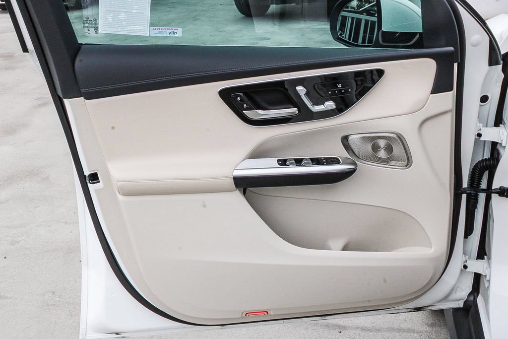 Used 2025 Mercedes-Benz GLC 300 4MATIC image 22
