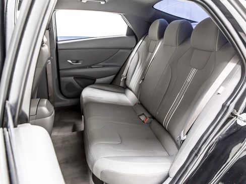 Used 2025 Hyundai Elantra SEL image 27