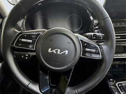 Used 2023 Kia Seltos EX image 18