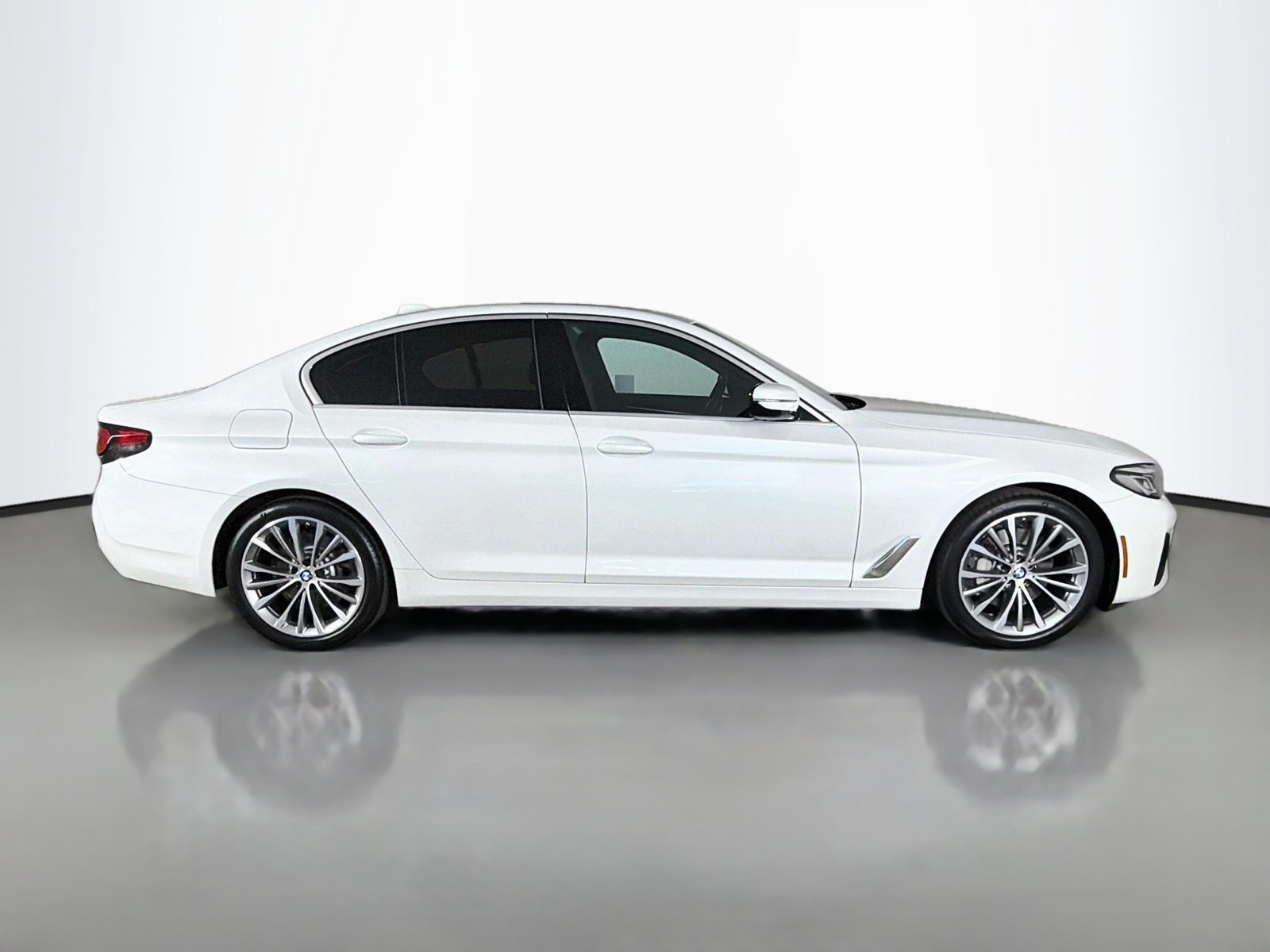 Used 2023 BMW 530i w/ Convenience Package RWD image 8
