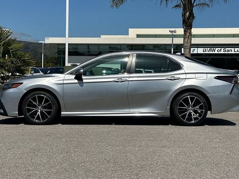 Used 2021 Toyota Camry SE FWD image 6