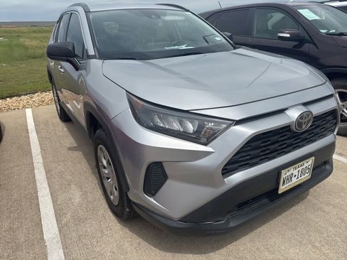 Used 2020 Toyota RAV4 LE FWD image 6