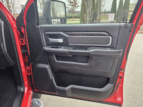 Used 2024 RAM 2500 Big Horn w/ Bed Utility Group image 18