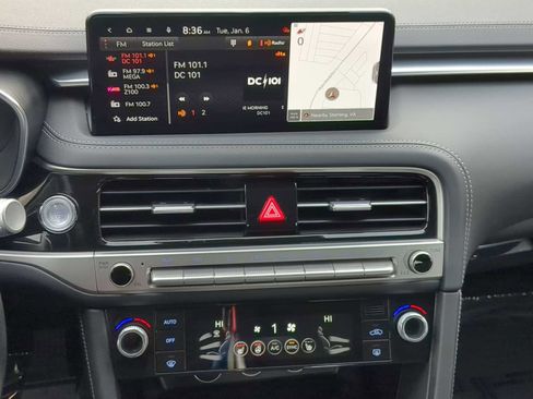 Used 2024 Genesis G70 2.5T image 28