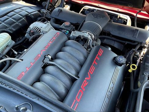 Used 2002 Chevrolet Corvette Coupe w/ Preferred Equipment Group2 RWD image 24