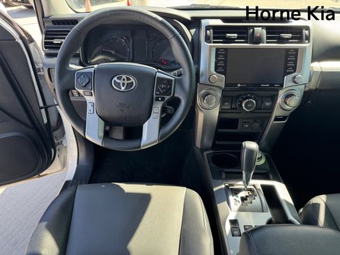 Used 2020 Toyota 4Runner SR5 Premium image 15