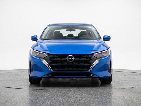 Used 2025 Nissan Sentra SV FWD image 2