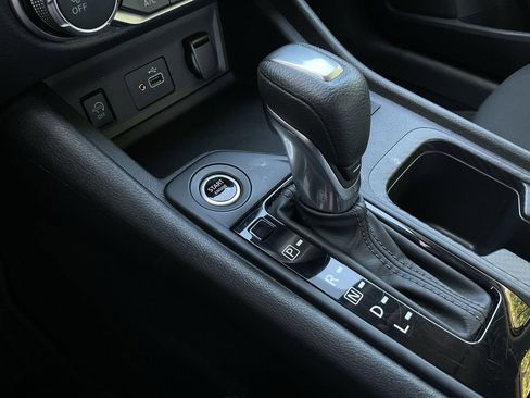 Used 2025 Nissan Sentra S image 32