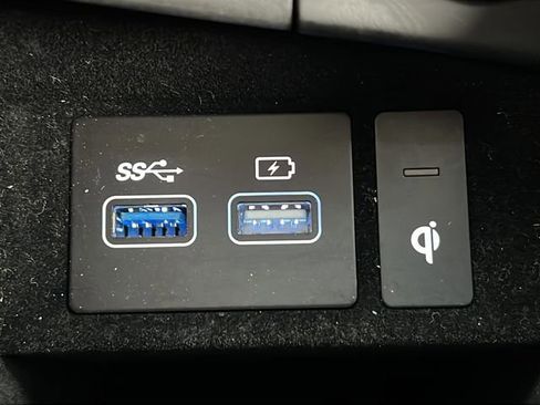 Certified 2025 Genesis GV70 2.5T AWD/4WD image 21
