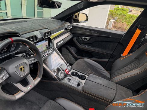 Used 2024 Lamborghini Urus Performante AWD/4WD image 14