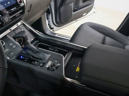 Used 2026 Lexus GX 550 w/ Accessory Package (2T) image 23