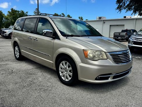 Used 2012 Chrysler Town & Country Touring-L w/ Entertainment Group #2 FWD image 7