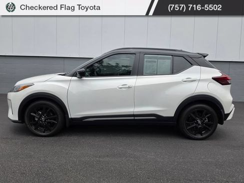 Used 2024 Nissan Kicks SR w/ SR Premium Package FWD image 3