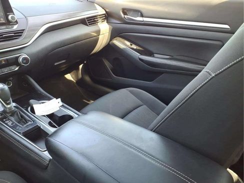 Used 2023 Nissan Altima 2.5 SV FWD image 11