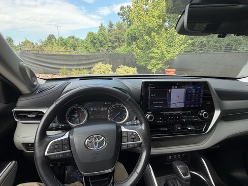 Used 2022 Toyota Highlander Platinum AWD/4WD image 28