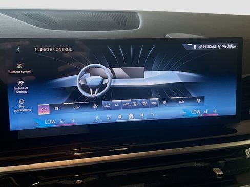 Used 2026 BMW X5 xDrive40i w/ Executive Package image 13