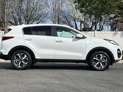Used 2022 Kia Sportage LX image 3