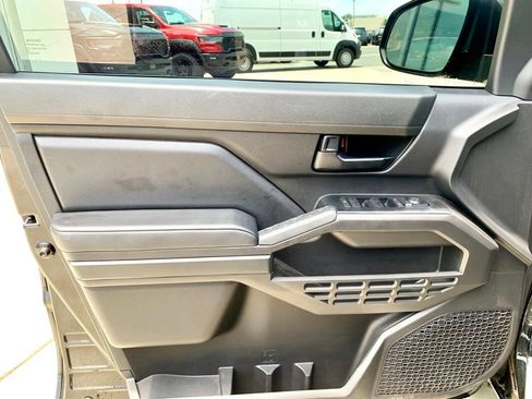 Used 2025 Toyota Tacoma SR AWD/4WD image 12