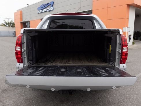 Used 2013 Chevrolet Avalanche LTZ image 17