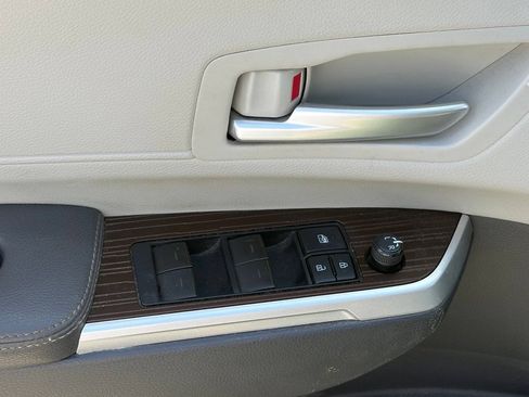 Used 2021 Toyota Sienna XLE FWD image 5