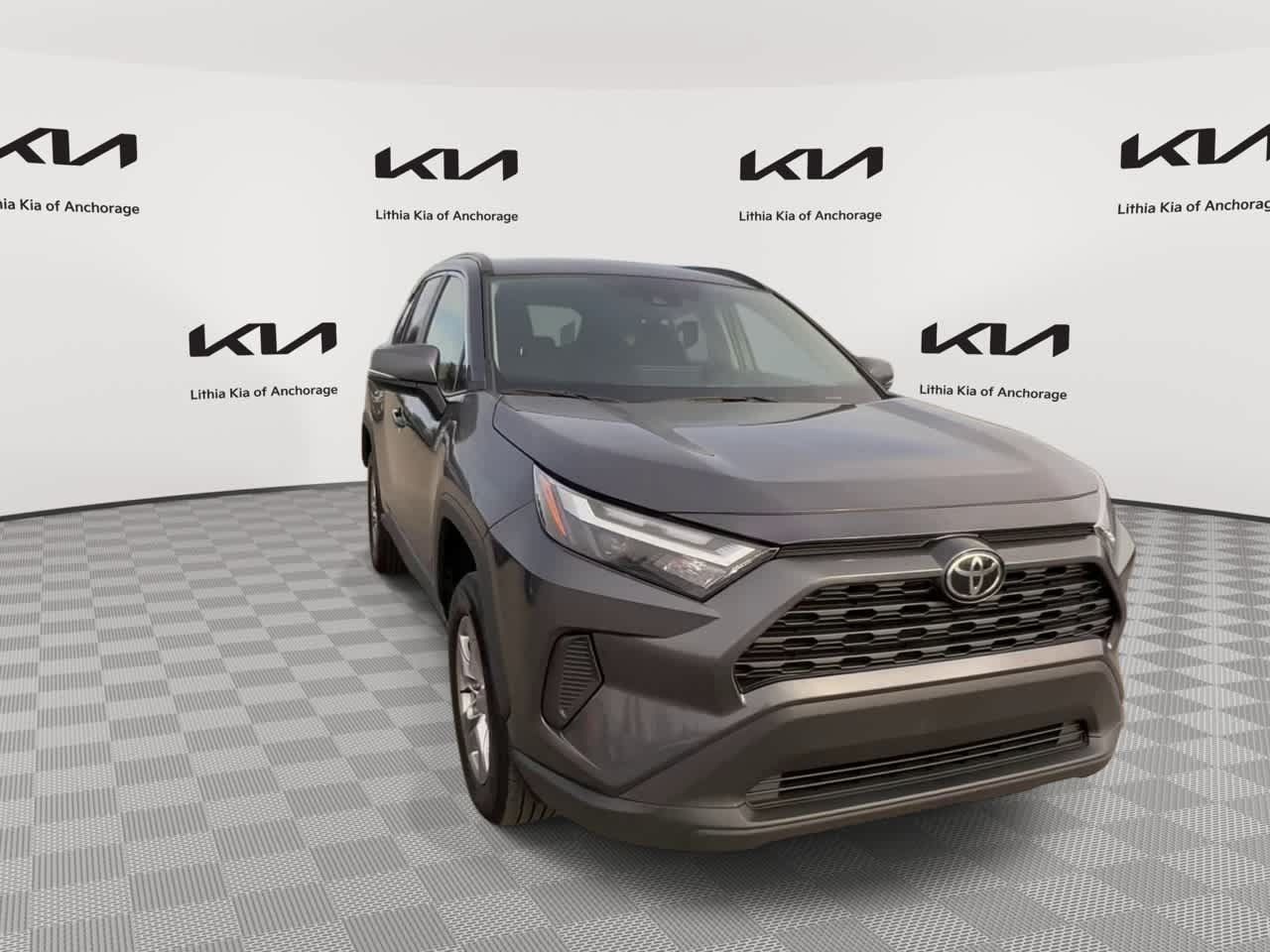 Used 2025 Toyota RAV4 XLE AWD/4WD image 2
