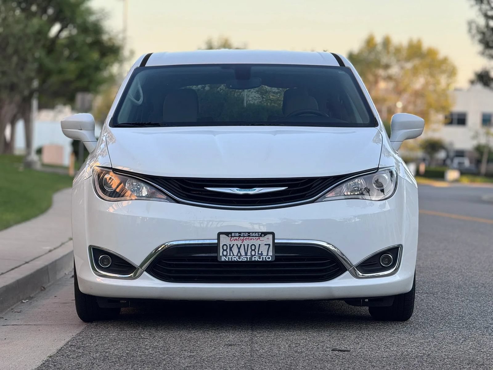 Used 2019 Chrysler Pacifica Touring Plus FWD image 2