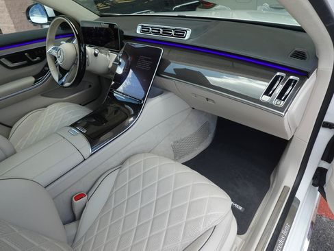 Used 2025 Mercedes-Benz S 580e 4MATIC Sedan image 19