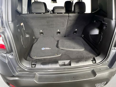 Used 2022 Jeep Renegade Latitude image 24