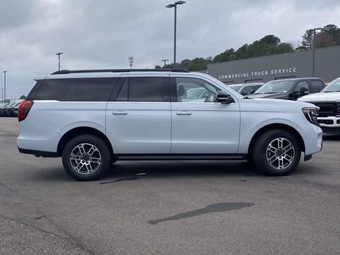 New 2026 Ford Expedition Max Active RWD image 2