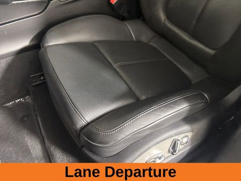 Used 2022 Porsche Macan w/ Premium Package Plus AWD/4WD image 14