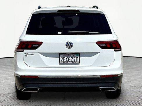 Used 2021 Volkswagen Tiguan SE w/ Panoramic Sunroof Package FWD image 5