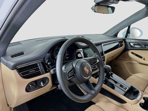 Used 2026 Porsche Macan image 4