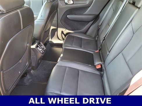 Used 2019 Volvo XC40 T5 Momentum image 12