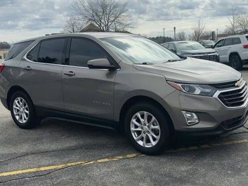 Used 2018 Chevrolet Equinox LT image 2