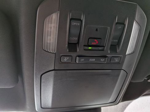 Used 2024 Toyota Highlander XSE image 23