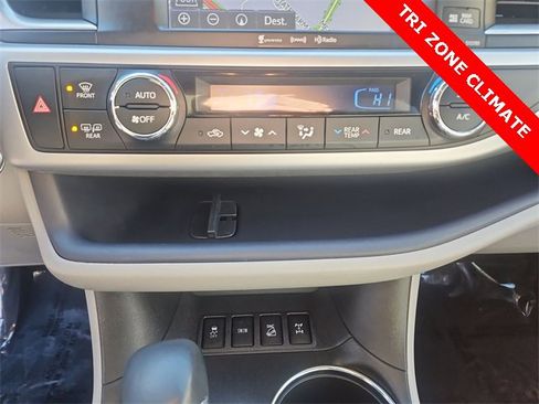 Used 2019 Toyota Highlander SE image 18