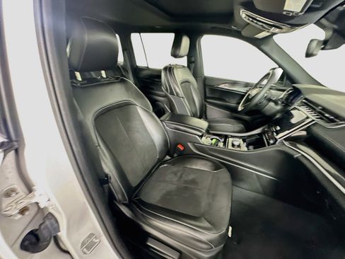 Used 2023 Jeep Grand Cherokee Altitude RWD image 31