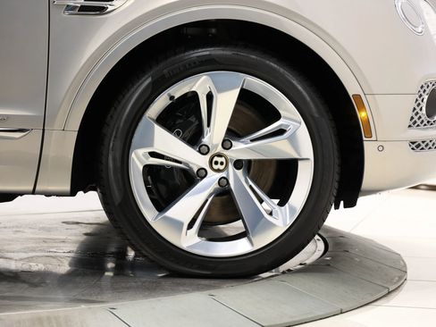 Used 2020 Bentley Bentayga Plug-In Hybrid image 84