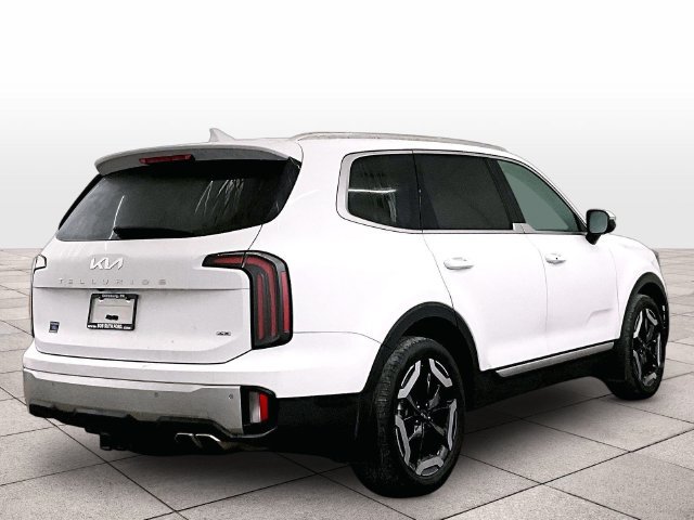 Used 2024 Kia Telluride EX w/ EX Captain's Chair Package AWD/4WD image 11