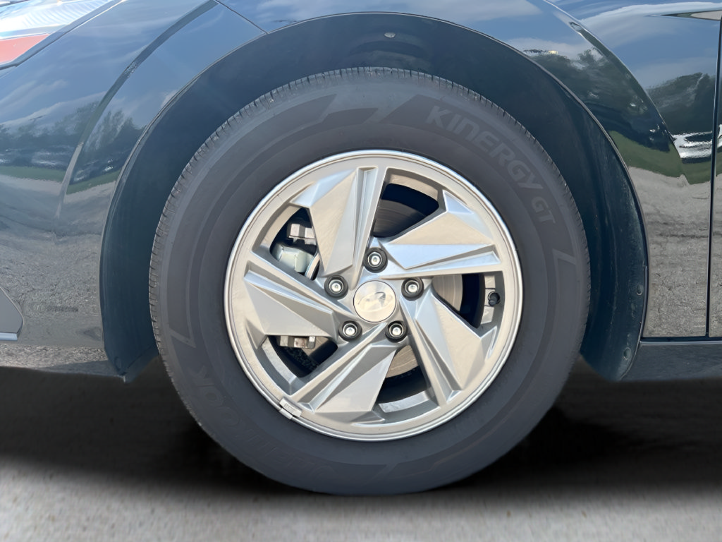 Certified 2026 Hyundai Elantra SE FWD image 31