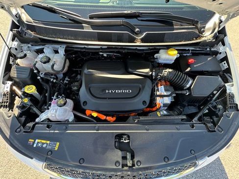 Used 2024 Chrysler Pacifica Limited FWD image 31