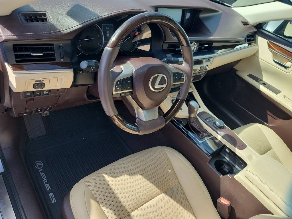 Used 2017 Lexus ES 350 w/ Premium Package FWD image 7
