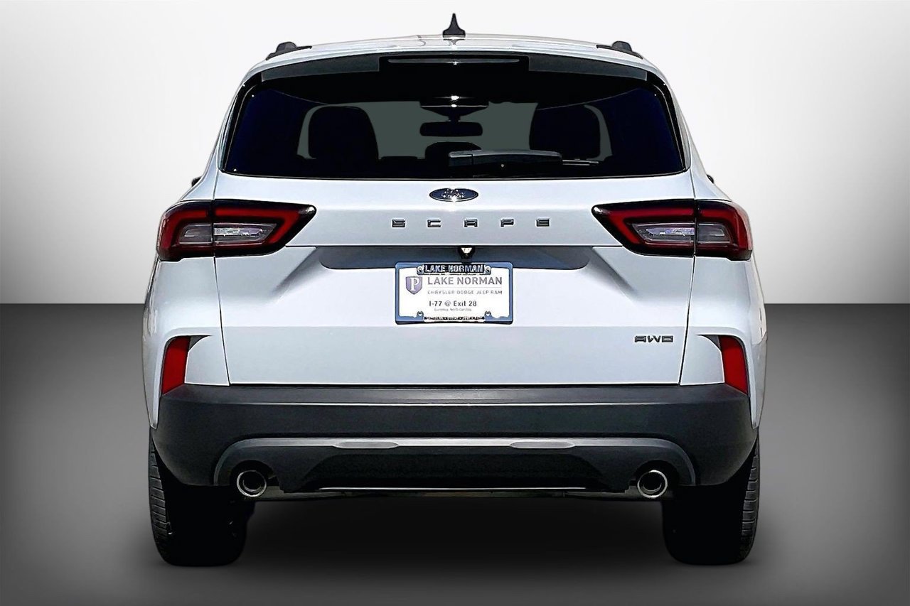 Used 2025 Ford Escape ST-Line Select AWD/4WD image 7