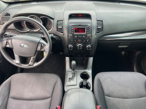 Used 2011 Kia Sorento LX image 10