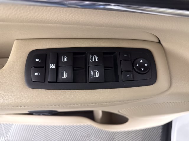 Used 2021 Jeep Grand Cherokee Limited w/ Premium Lighting Group AWD/4WD image 29